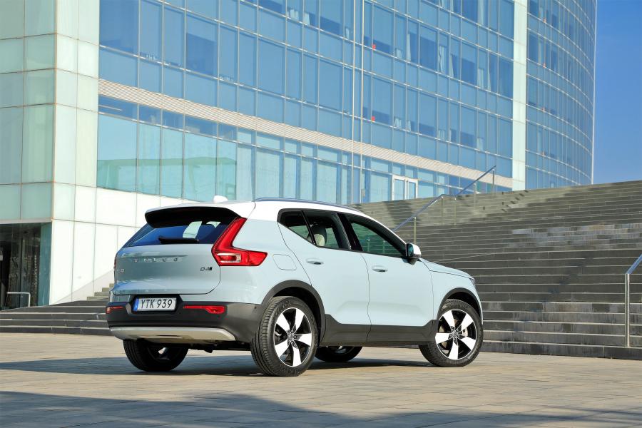  Volvo XC40 D4 Momentum 2017 года  (WW) (фото 30 из 45)